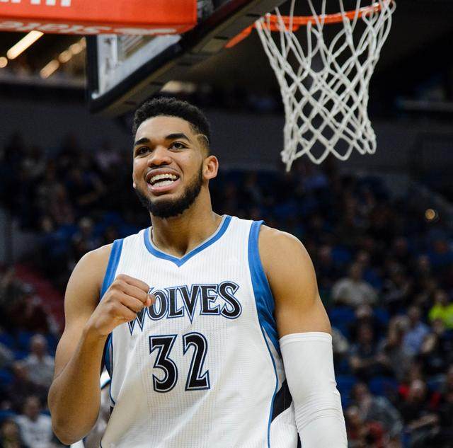 团队配合正 团队配合正