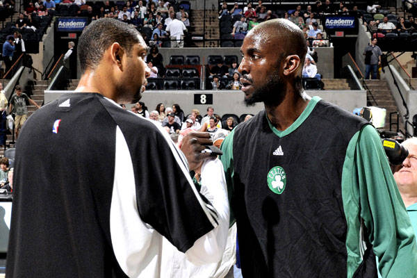 中超榜首易主 申花反超海港1分夺回争冠主动权.